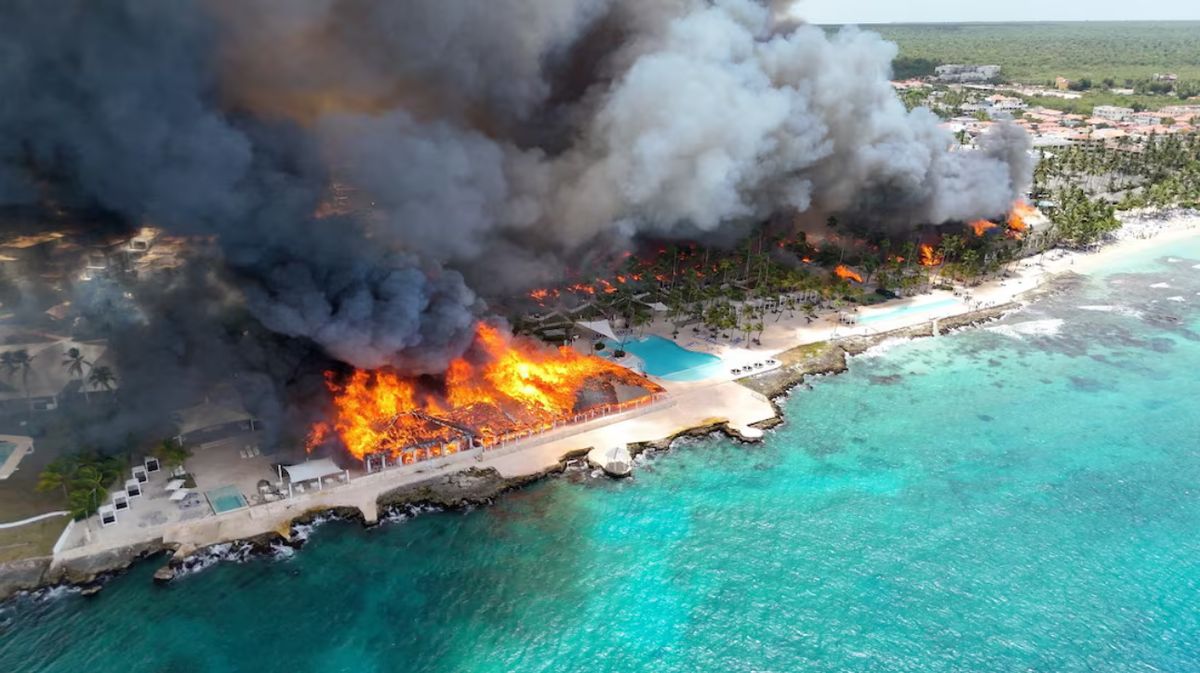 Incendio de un resort frente al mar
